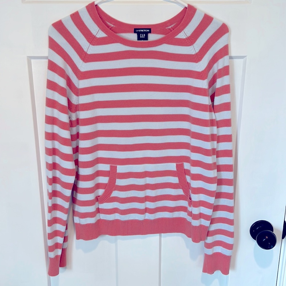 GAP sweater